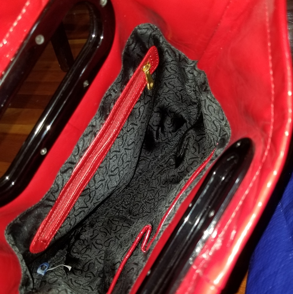 Red bag - Picture 2 of 2